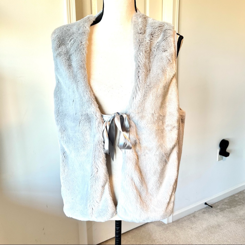 LANDS’ END Faux Fur and Wool Blend Sweater Vest—SZ. L (14-16)